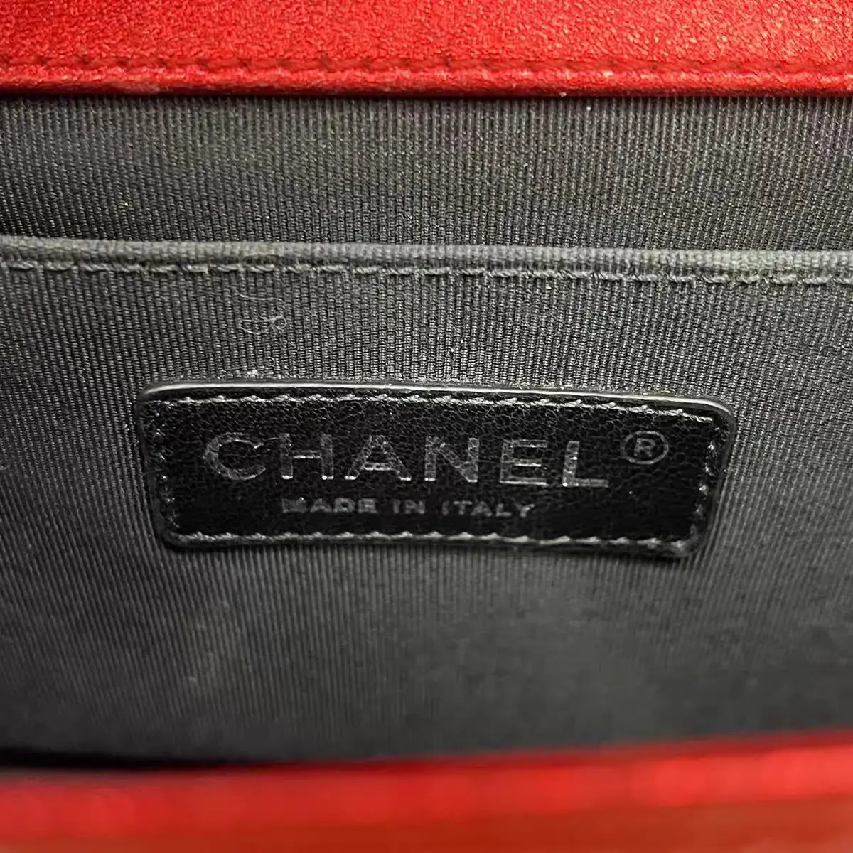 CHANEL Medium Boy Bag Red Patent Leather CHANEL Medium Boy Bag Red Patent Leather