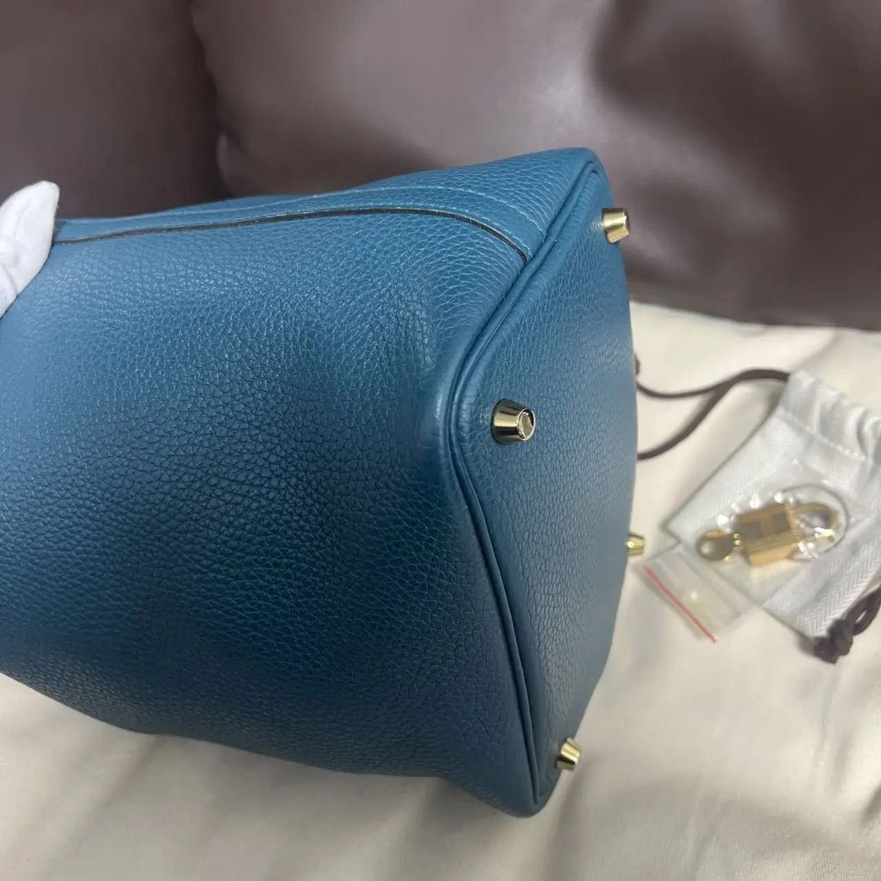 HERMÈS Pocotin 18 Eclat Bag in Blue Leather HERMÈS Pocotin 18 Eclat Bag in Blue Leather