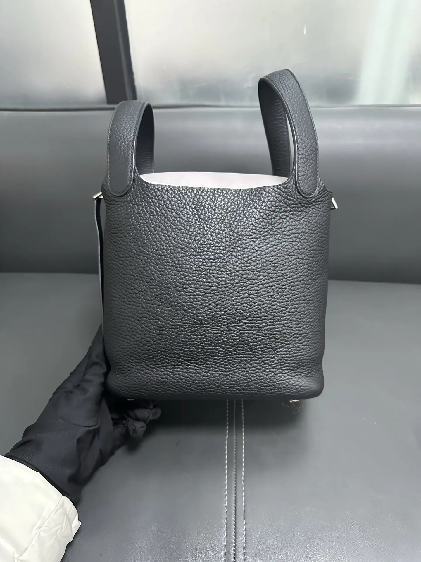 HERMÈS Picotin 18 in black with palladium hardware HERMÈS Picotin 18 in black with palladium hardware