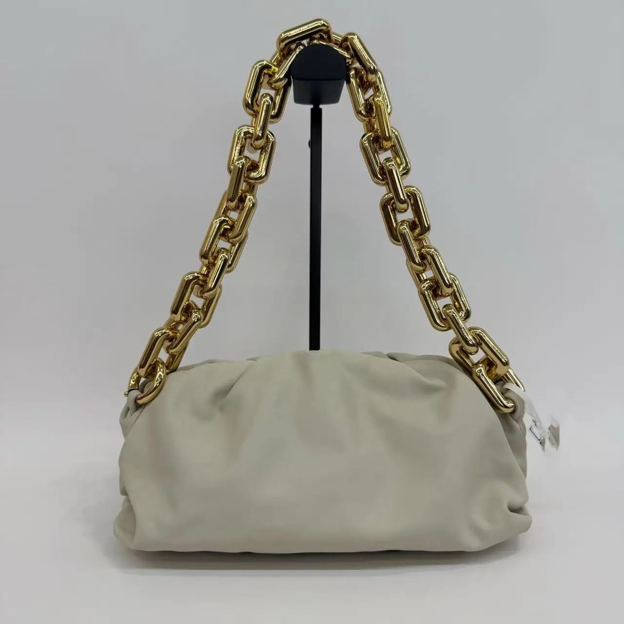 BOTTEGA VENETA Chain Pouch Shoulder Bag BOTTEGA VENETA Chain Pouch Shoulder Bag