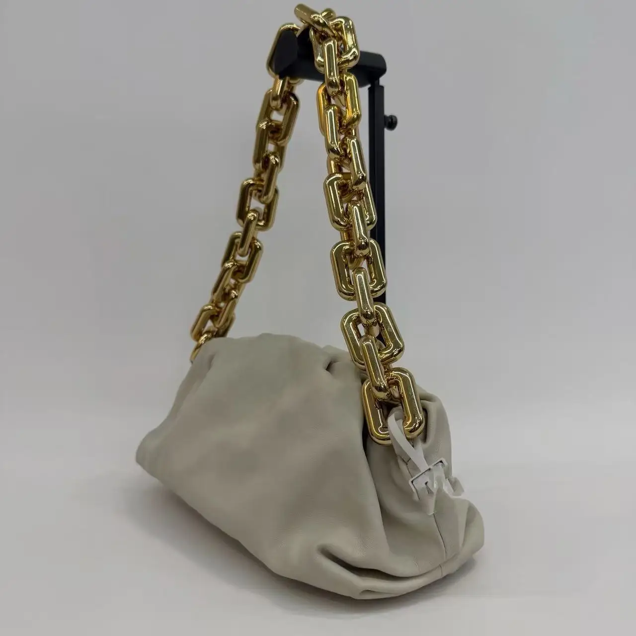 BOTTEGA VENETA Chain Pouch Shoulder Bag BOTTEGA VENETA Chain Pouch Shoulder Bag