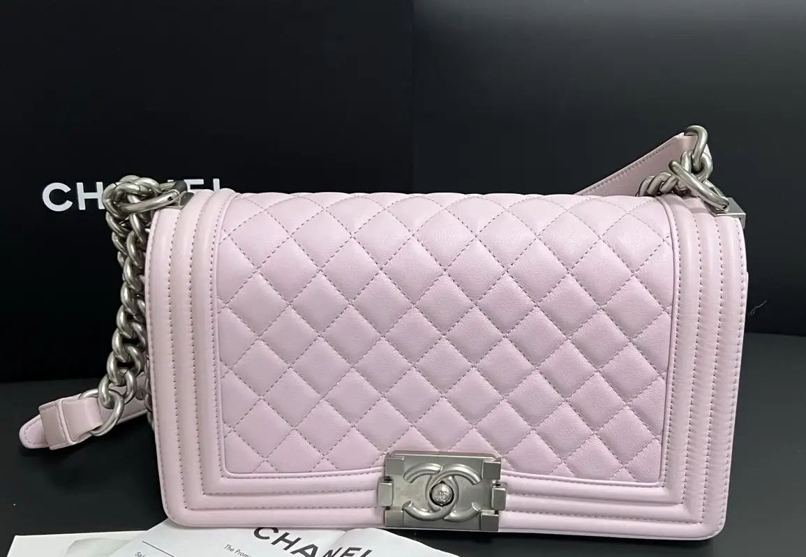 CHANEL Medium Boy Bag Pink Quilted Calfskin CHANEL Medium Boy Bag Pink Quilted Calfskin