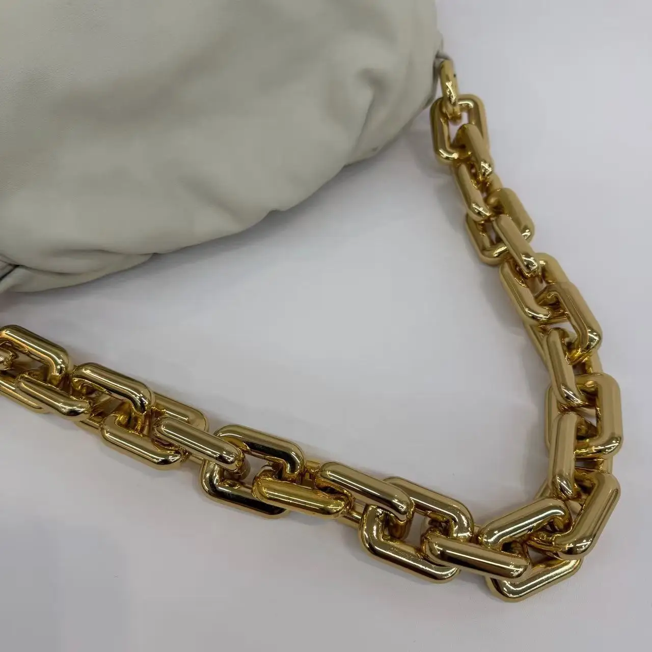 BOTTEGA VENETA Chain Pouch Shoulder Bag BOTTEGA VENETA Chain Pouch Shoulder Bag