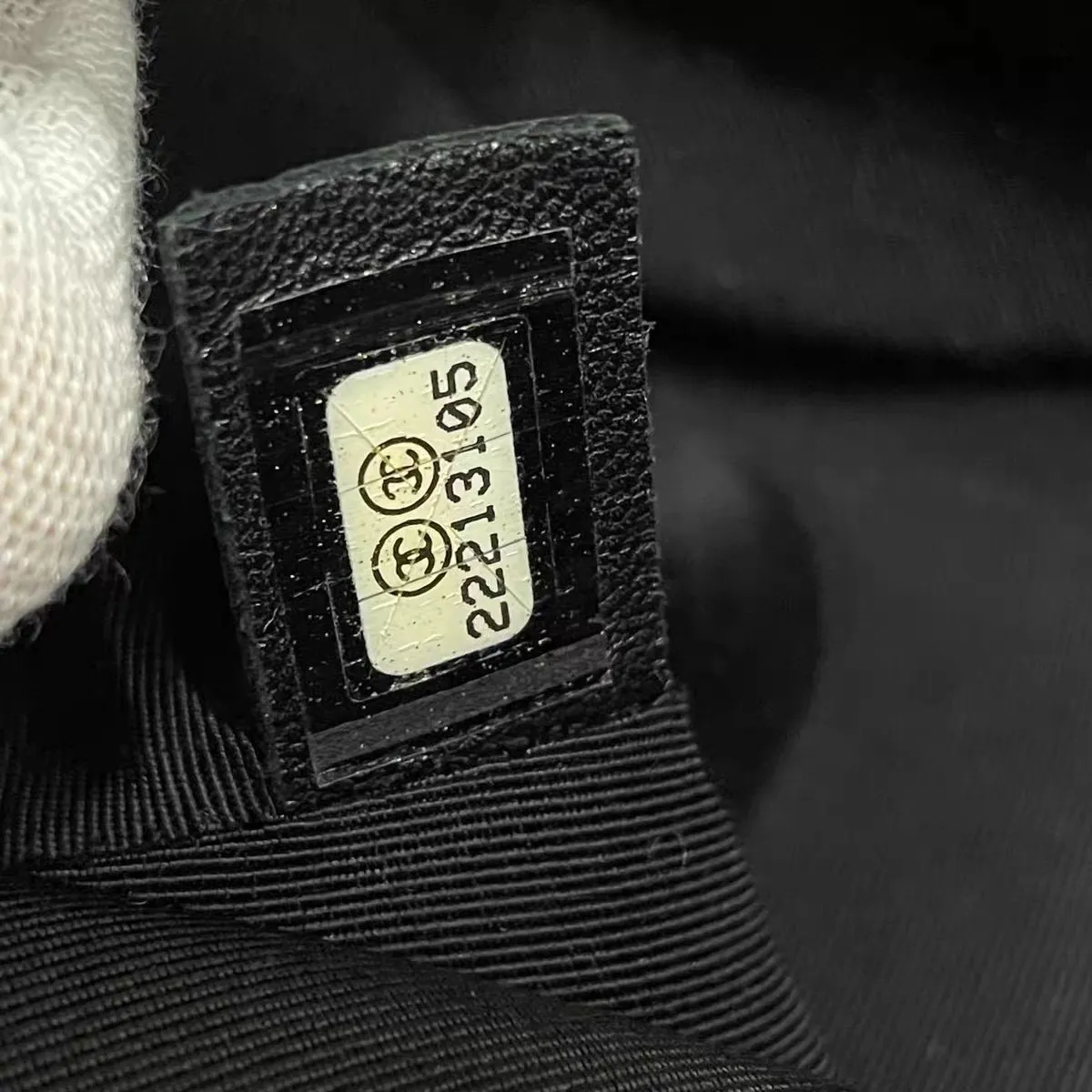 CHANEL Boy Flap Medium Pink Patent Leather Bag CHANEL Boy Flap Medium Pink Patent Leather Bag