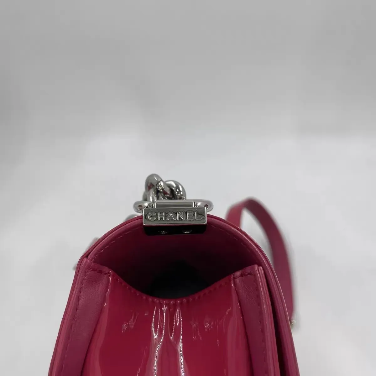 CHANEL Boy Flap Medium Pink Patent Leather Bag CHANEL Boy Flap Medium Pink Patent Leather Bag