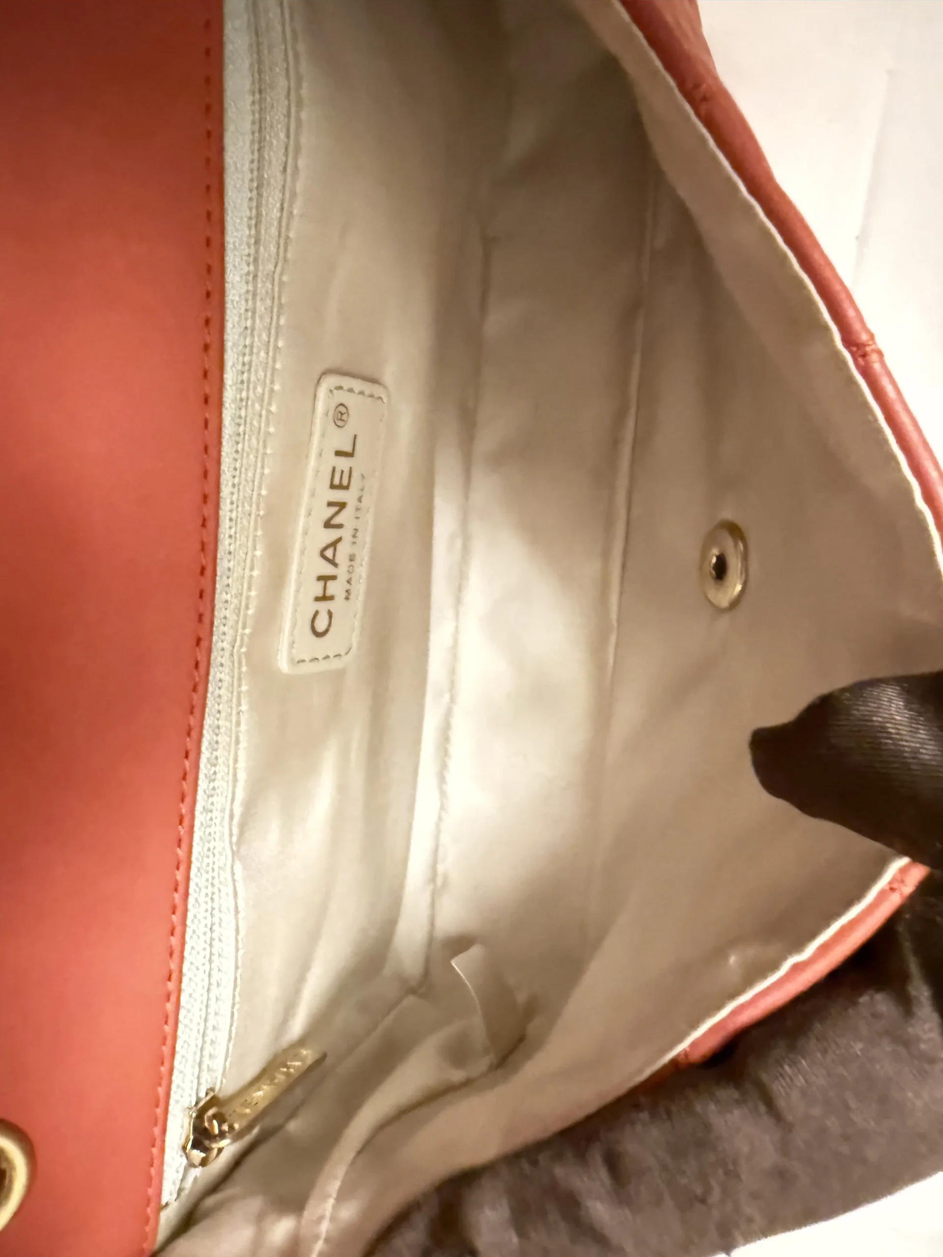 CHANEL Classic Flap Medium Red Limited Version CHANEL Classic Flap Medium Red Limited Version