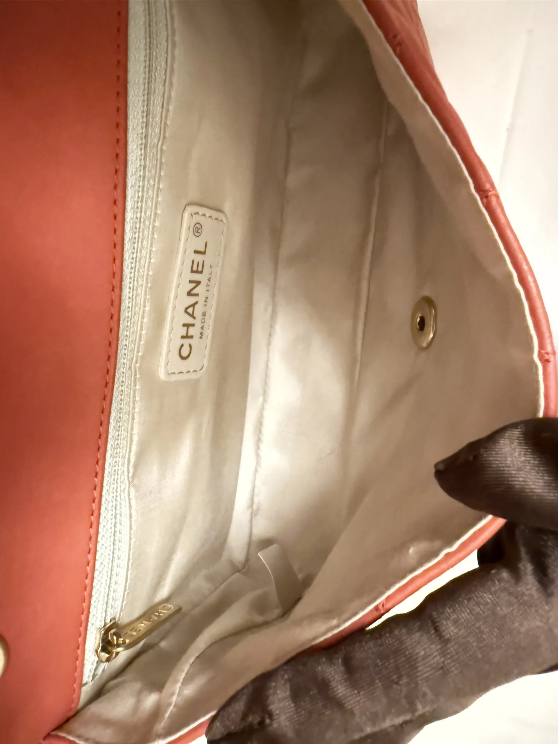 CHANEL Classic Flap Medium Red Limited Version CHANEL Classic Flap Medium Red Limited Version