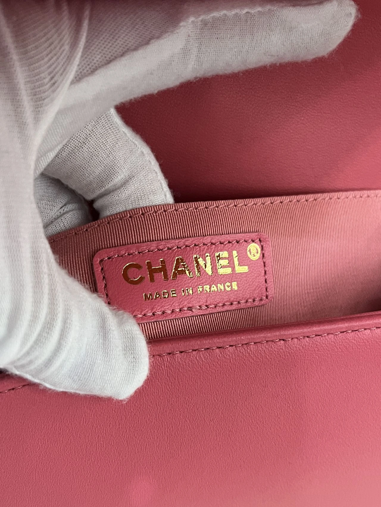 CHANEL Medium Boy Bag Pink Quilted Lambskin Leather CHANEL Medium Boy Bag Pink Quilted Lambskin Leather