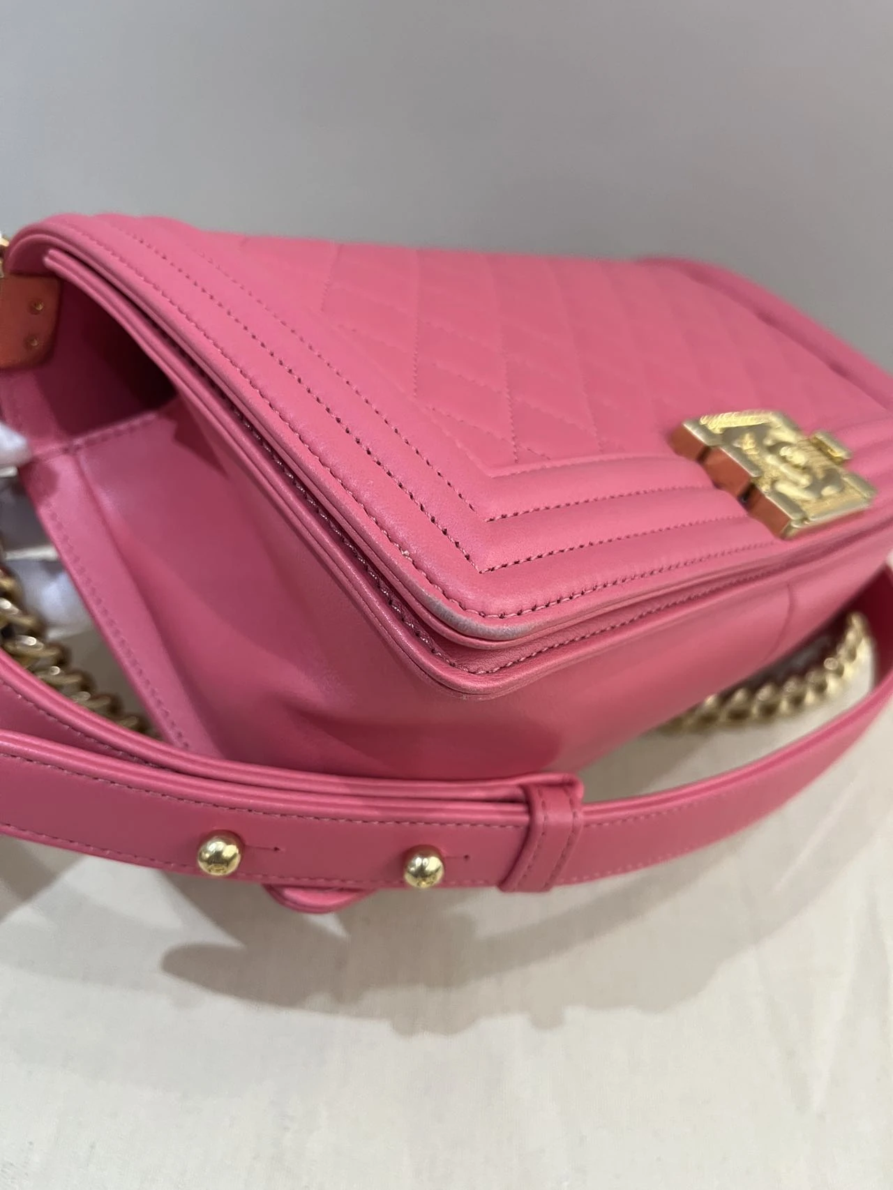 CHANEL Medium Boy Bag Pink Quilted Lambskin Leather CHANEL Medium Boy Bag Pink Quilted Lambskin Leather