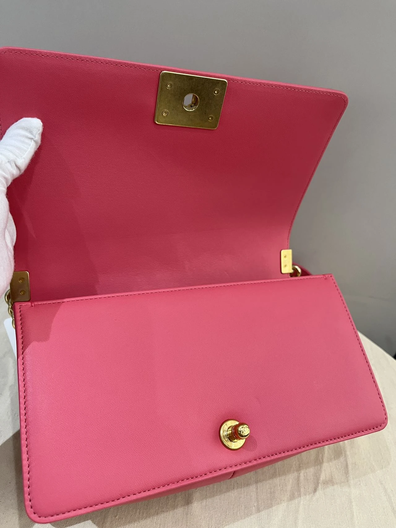 CHANEL Medium Boy Bag Pink Quilted Lambskin Leather CHANEL Medium Boy Bag Pink Quilted Lambskin Leather