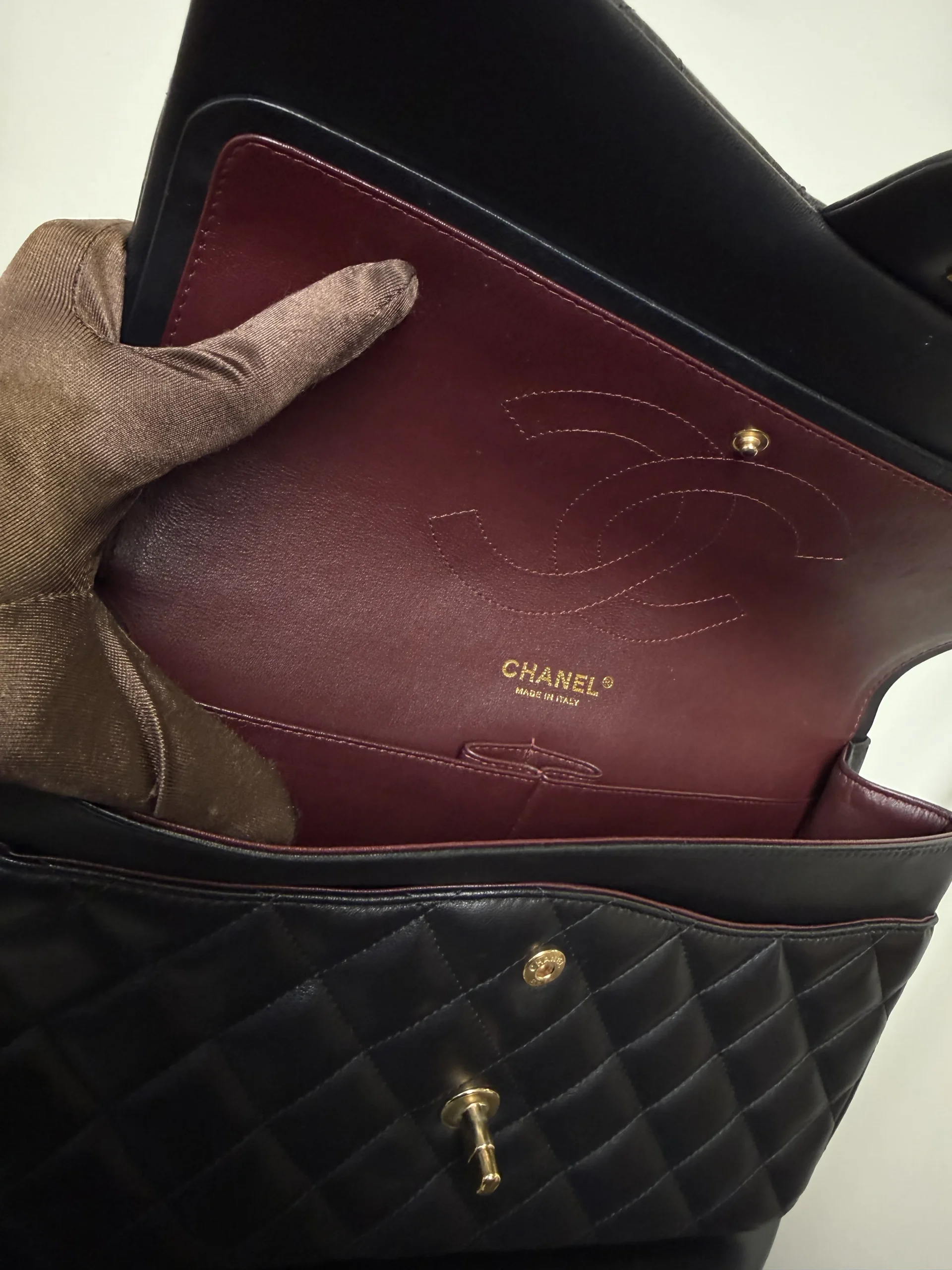 CHANEL Jumbo Classic Flap Bag CHANEL Jumbo Classic Flap Bag