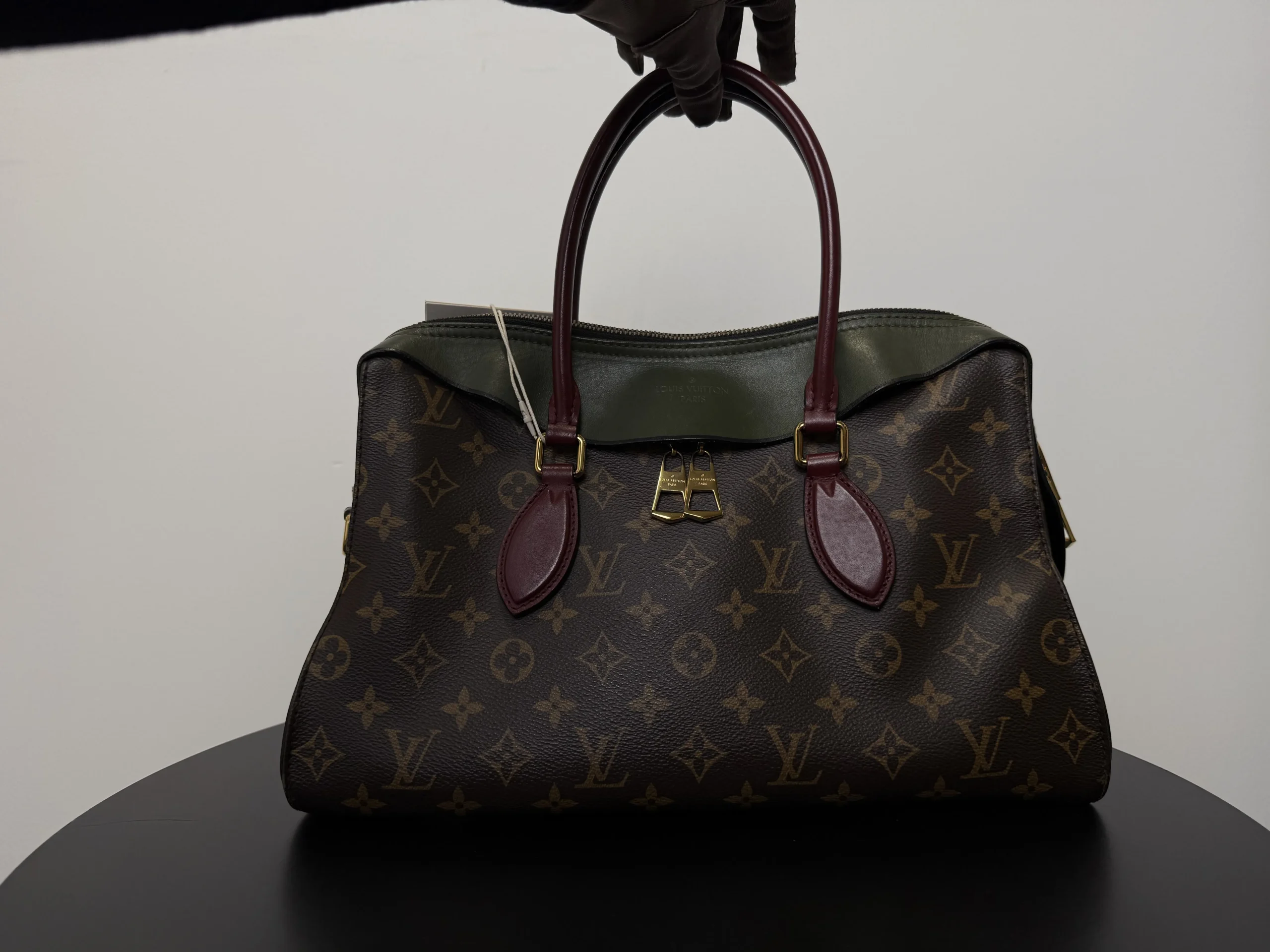 LOUIS VUITTON Monogram Tuileries Tote Handbag LOUIS VUITTON Monogram Tuileries Tote Handbag