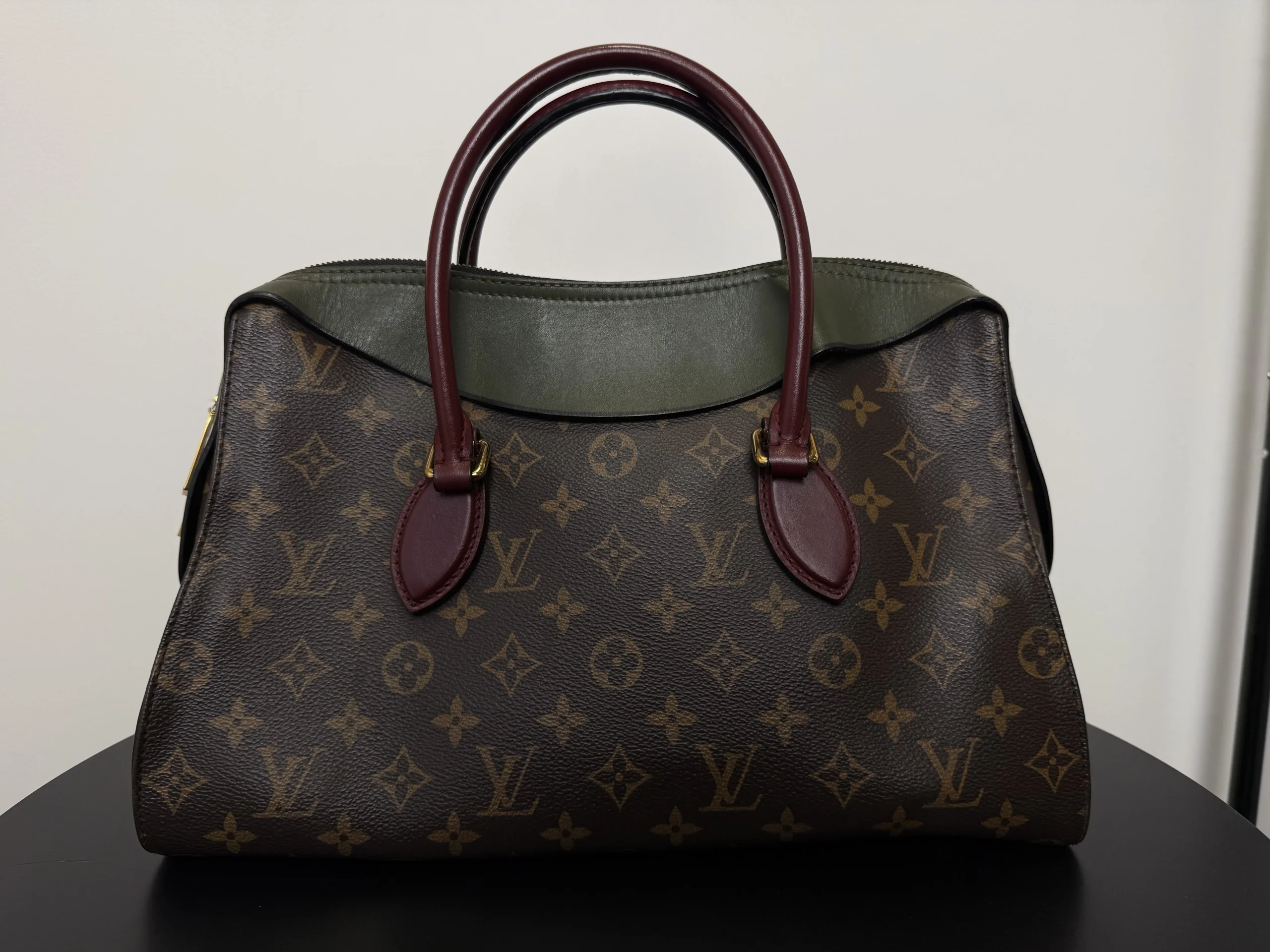 LOUIS VUITTON Monogram Tuileries Tote Handbag LOUIS VUITTON Monogram Tuileries Tote Handbag