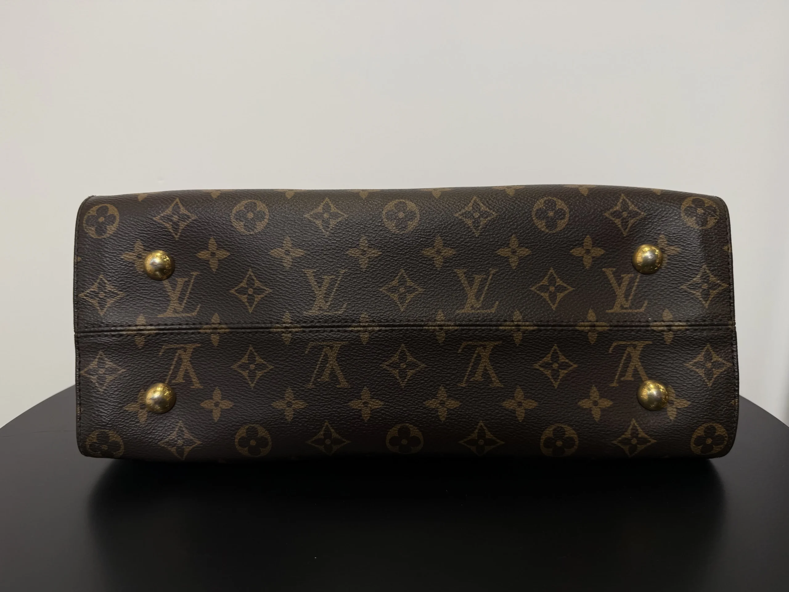 LOUIS VUITTON Monogram Tuileries Tote Handbag LOUIS VUITTON Monogram Tuileries Tote Handbag