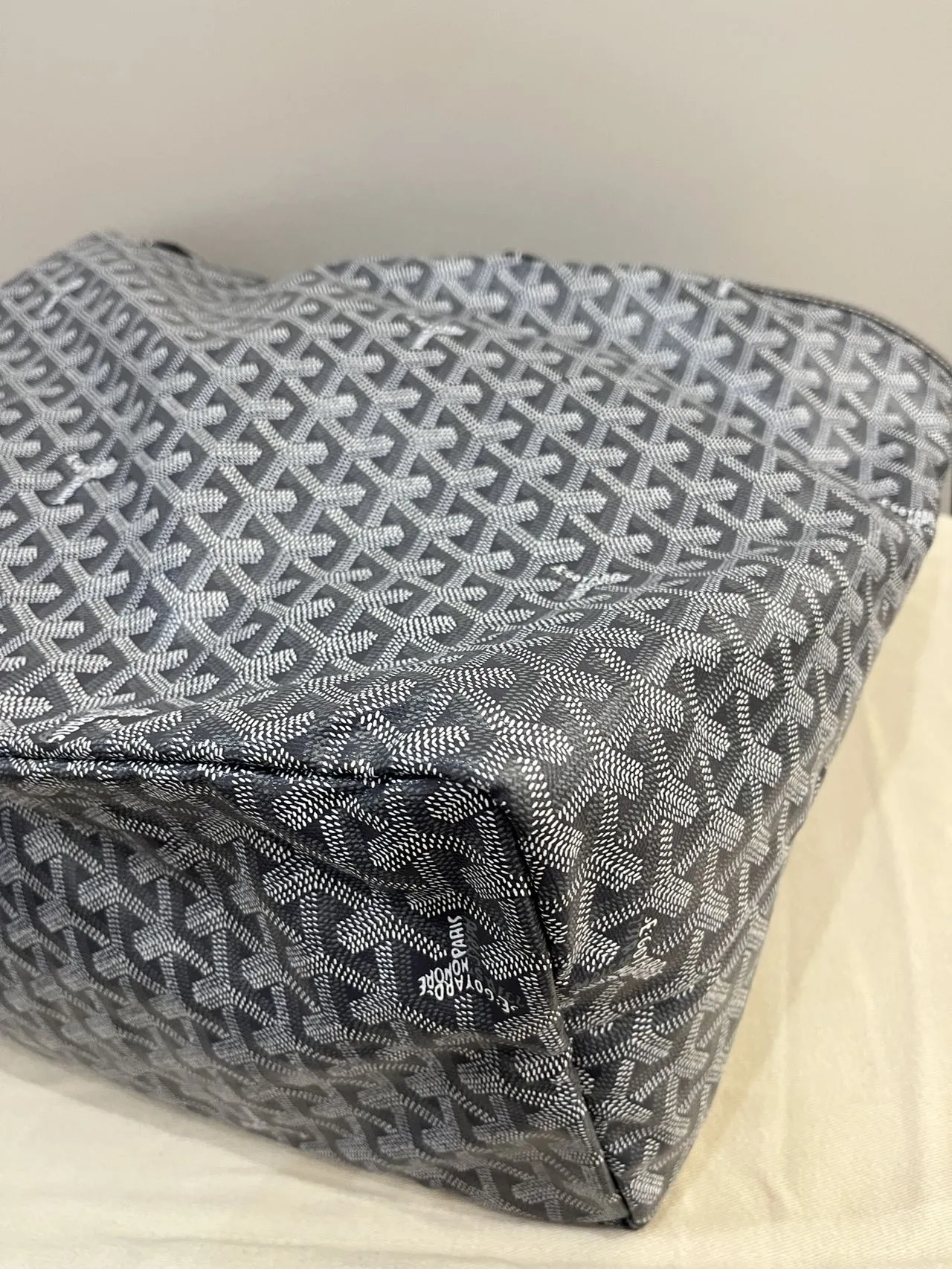 GOYARD Saint Louis GM Grey Goyardine Canvas Tote Bag GOYARD Saint Louis GM Grey Goyardine Canvas Tote Bag