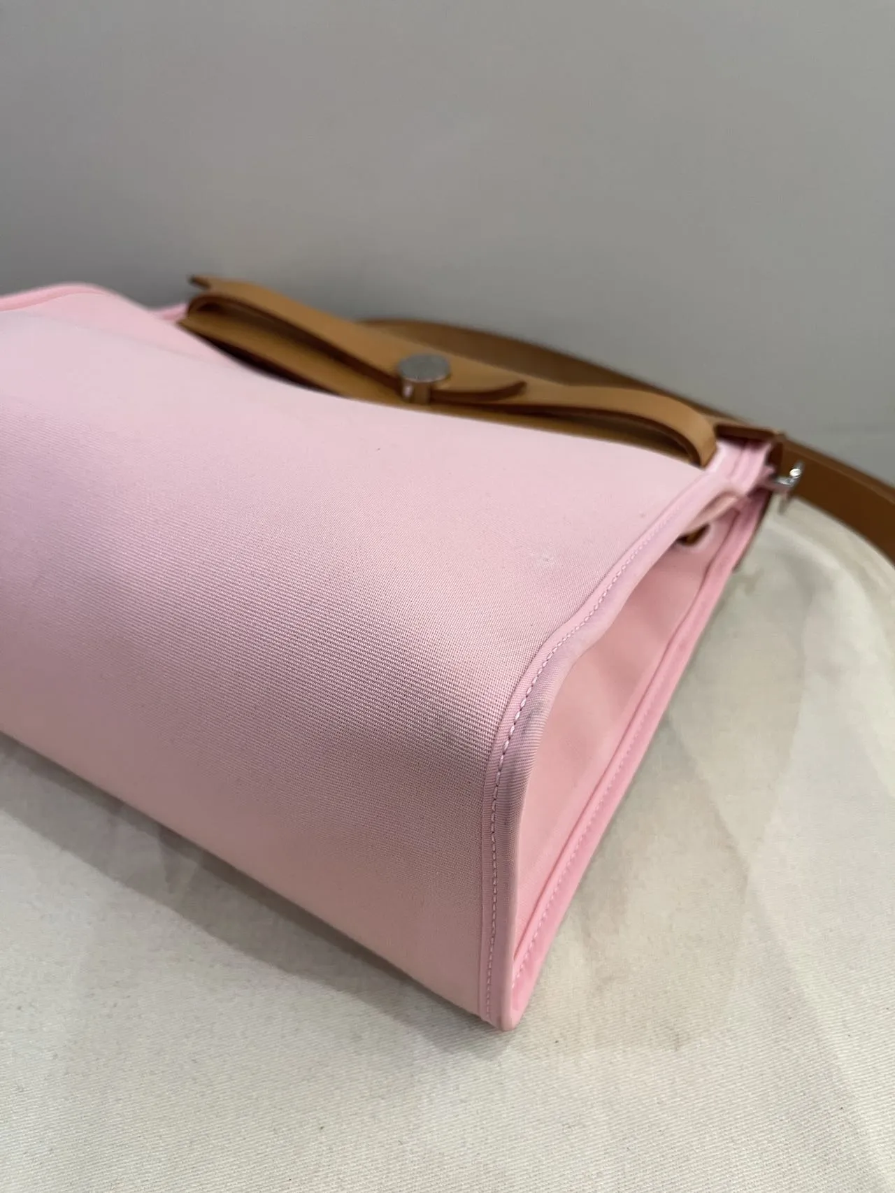 HERMÈS Herbag Zip 31 Rose Sakura Canvas Natural Vache Hunter HERMÈS Herbag Zip 31 Rose Sakura Canvas Natural Vache Hunter