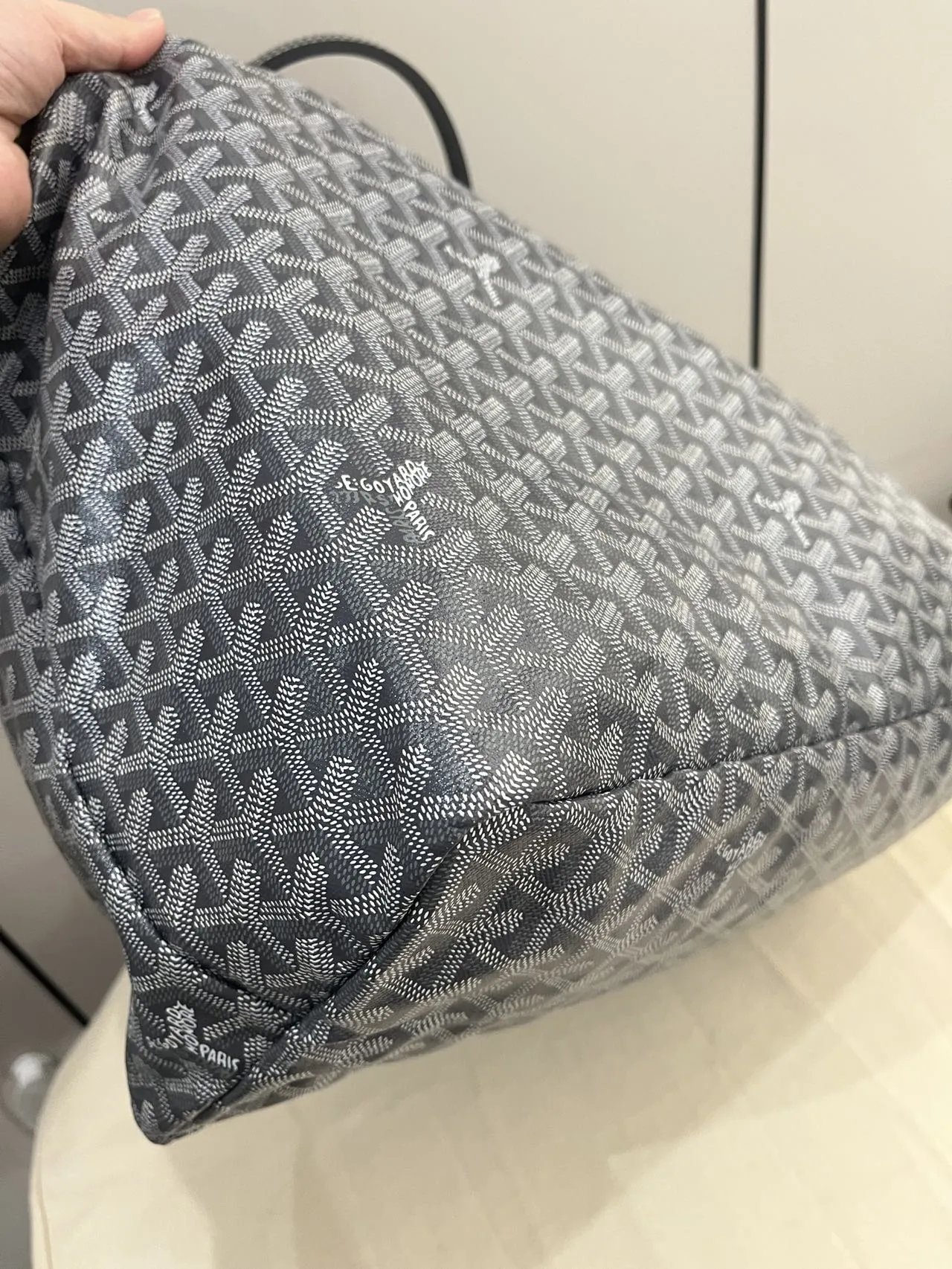 GOYARD Saint Louis GM Grey Goyardine Canvas Tote Bag GOYARD Saint Louis GM Grey Goyardine Canvas Tote Bag