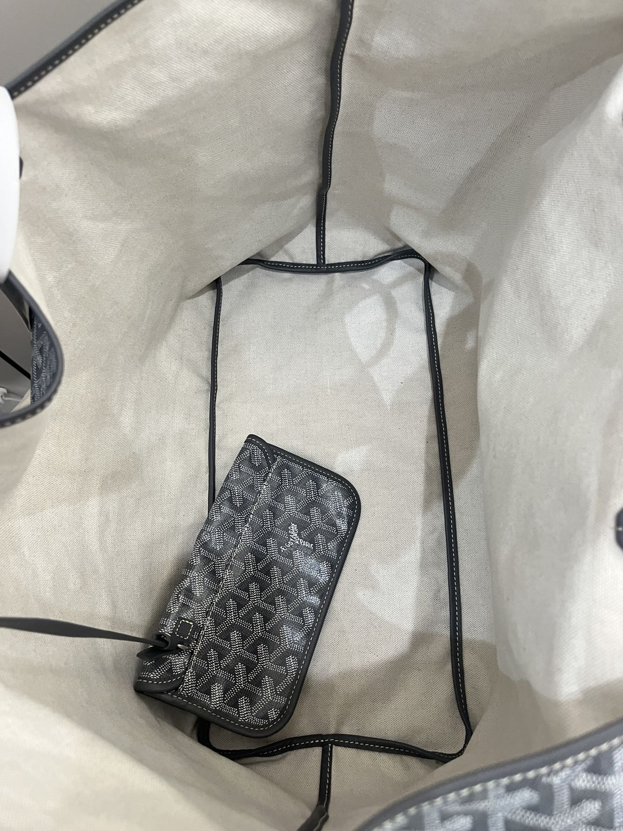 GOYARD Saint Louis GM Grey Goyardine Canvas Tote Bag GOYARD Saint Louis GM Grey Goyardine Canvas Tote Bag