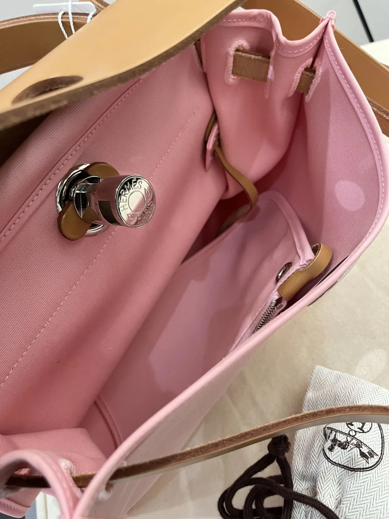 HERMÈS Herbag Zip 31 Rose Sakura Canvas Natural Vache Hunter HERMÈS Herbag Zip 31 Rose Sakura Canvas Natural Vache Hunter